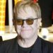Elton John esce da Twitter: “Mi rattrista la disinformazione che fa”
