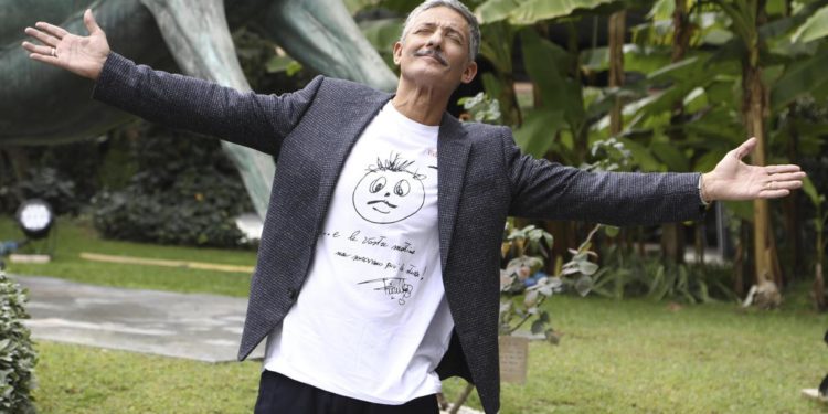 Da Berlusconi a Soumahoro e Cristina D’Avena: Fiorello a raffica su Viva Rai 2