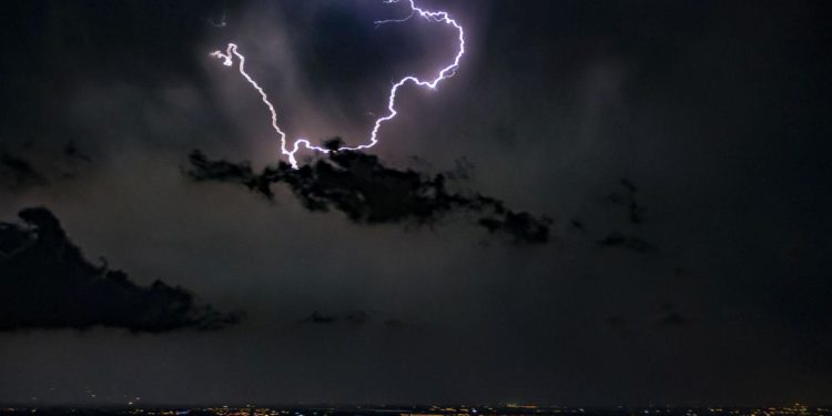 Maltempo sull’Italia, allerta arancione in otto regioni