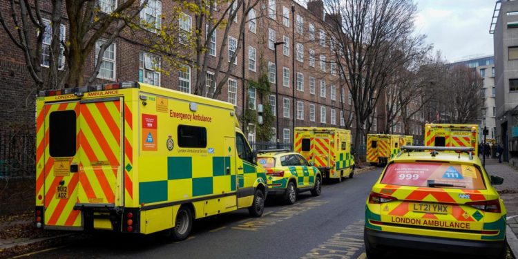 Gb, in sciopero addetti ambulanze. Governo: “Non ubriacatevi”