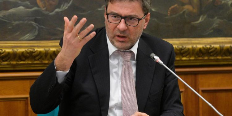Pil, Giorgetti: “Non condividiamo pessimismo prospettive economia”