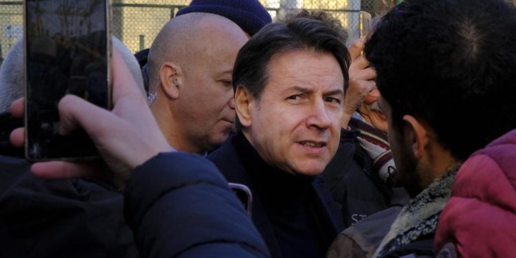 Manovra 2023, Conte: “Trojka in Italia ha volto Meloni e Giorgetti”