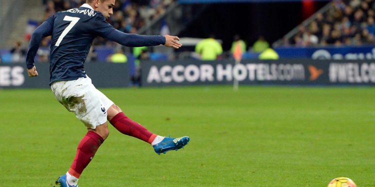 Qatar 2022, il caso del gol della Francia: reclamo per l’uso del Var