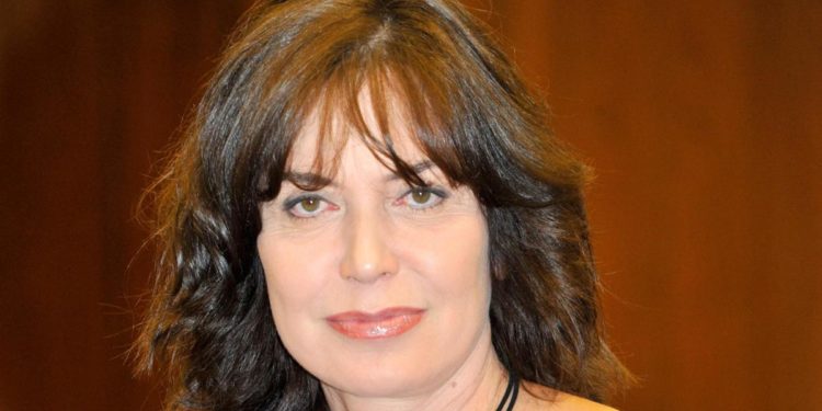 Sabina Guzzanti: “Ho stima di Giorgia Meloni, sua è stata scalata faticosa”