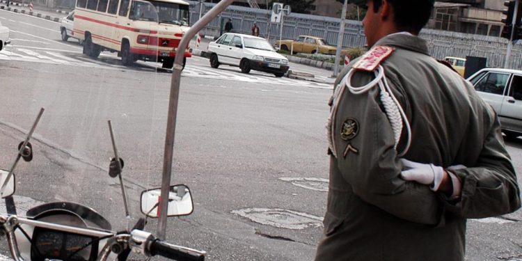 Iran, attivisti: 17enne ucciso da polizia dopo inseguimento in auto