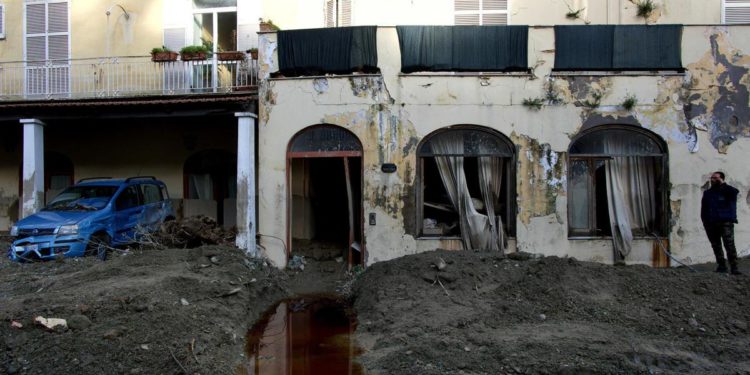 Frana Ischia, slitta rientro a casa per sgomberati