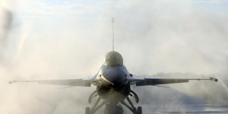 Usa: “Manovre pericolose da jet Cina per intercettare aereo americano”