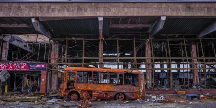 Ucraina, evacuazione a Kherson. Kiev: “Uccisi 510 soldati Russia in un giorno”