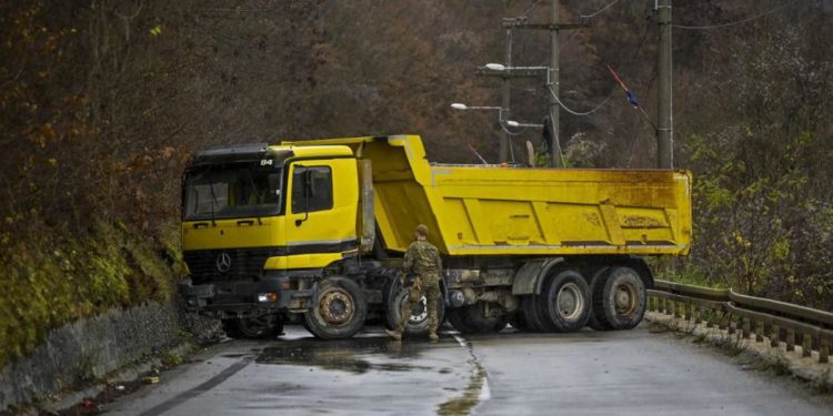 Kosovo, ultimatum premier: “Via barricate serbi o interveniamo”