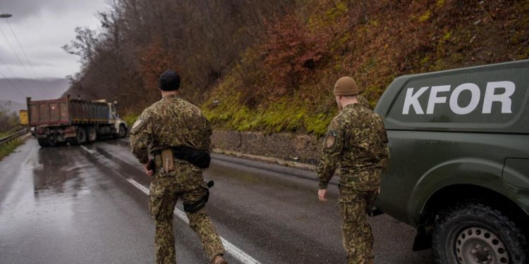 Kosovo, proteste a valico confine con Serbia: Kfor manda rinforzi