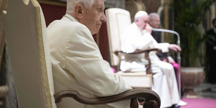 Morte Ratzinger, quando Francesco ricordò: “Mi diede scatola con casi corruzione e disse ‘ora tocca a te'”