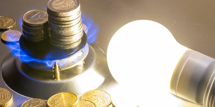 Bollette: a Roma spesa record per luce, a Milano per il gas