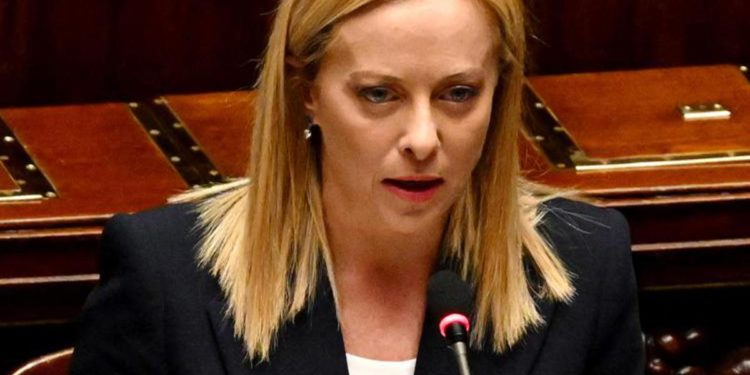 Meloni alla Camera: “In ritardo per il traffico”