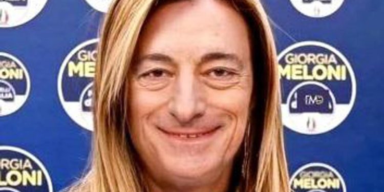 Manovra 2023, Di Battista: “Meloni è Draghi sotto copertura”