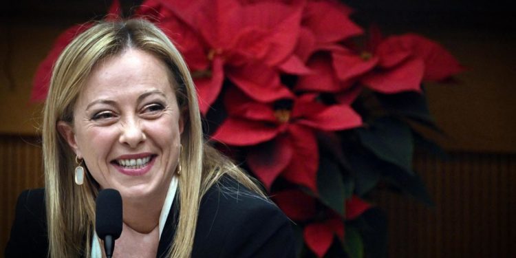 Meloni e la conferenza stampa fiume: “C’è una fine a tutto questo?”