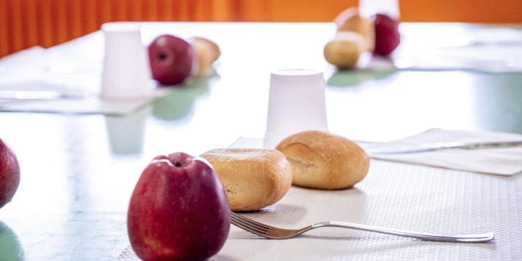 Monterotondo, il sindaco: “Oggetto metallo in pasto bimbi, stop mensa a scuola”