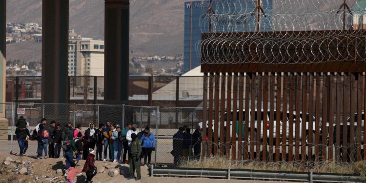 Usa, Corte Suprema mantiene misura Trump per blocco migranti