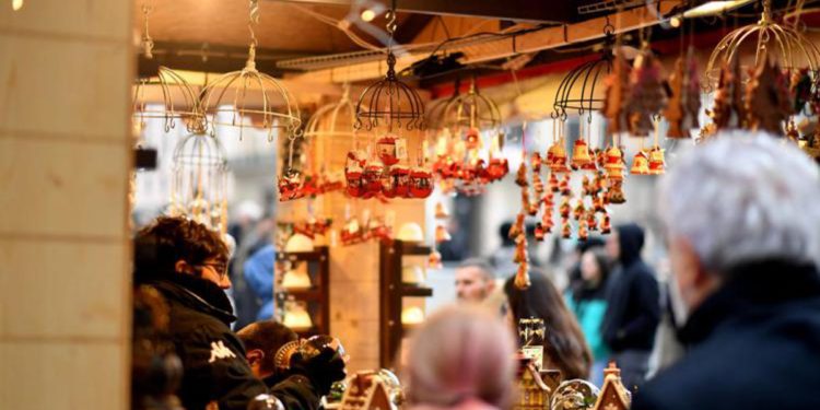 Natale 2022, 31 milioni di italiani a ‘caccia’ di mercatini per i regali