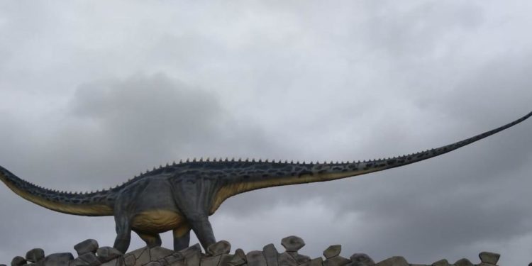 Nuova scoperta sui dinosauri, le loro code armi ma non si muovevano a velocità supersonica