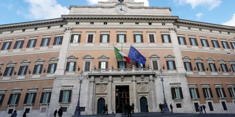 Manovra 2023, ancora ritocchi: pacchetto del governo slitta a oggi