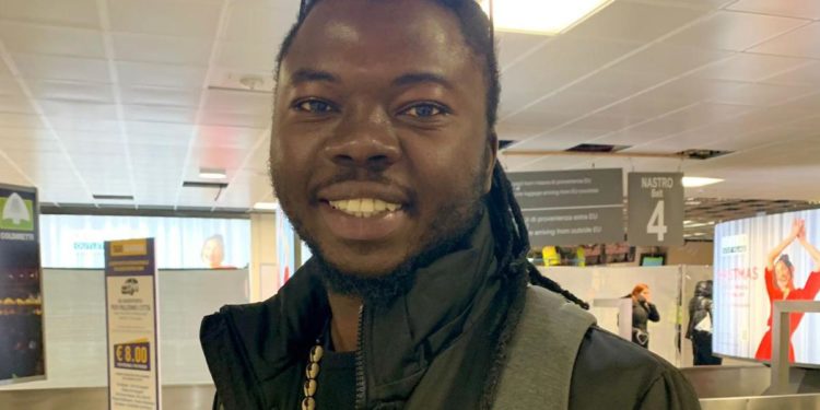 Lampedusa, dalle lacrime per la morte di Rokia alla felicità per la nascita di Fatima