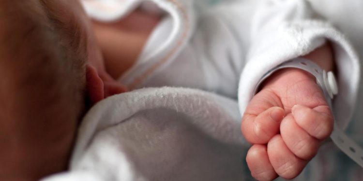 Salute bimbi, neonatologi: “Reparti pieni di bronchioliti e mix virus”