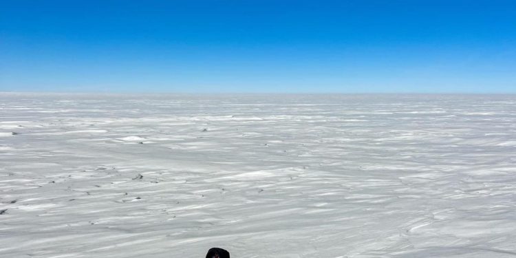 Traversata dell’Antartide rimandata per l’ultracyclist Omar Di Felice: “Gravi problemi personali”