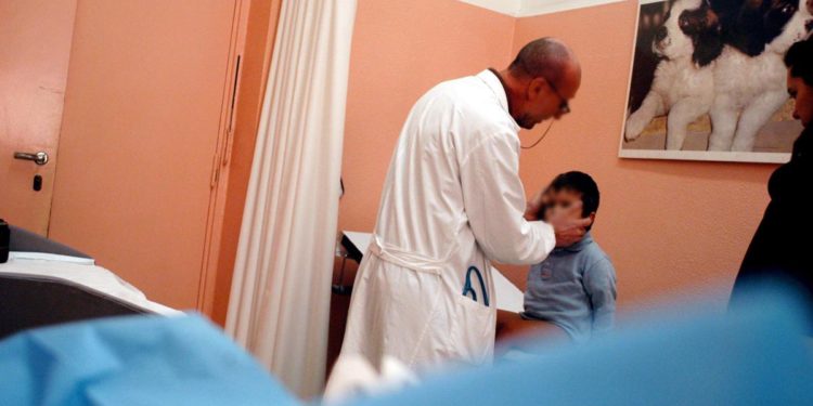 Influenza, il pediatra: “Ondata mette in crisi reparti e medici”