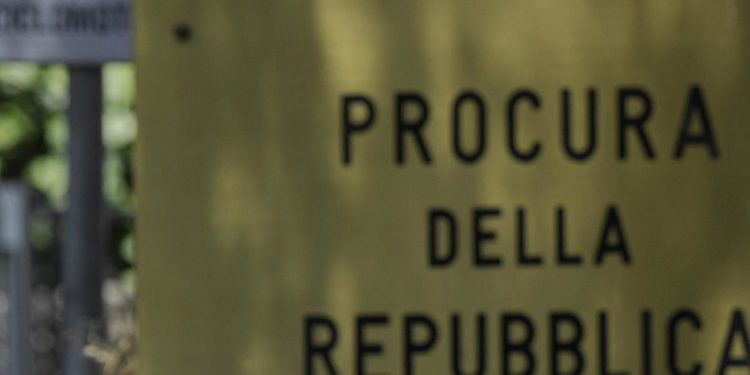 Roma, due avvocati ai domiciliari e misura interdittiva per magistrato amministrativo