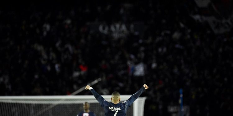 Psg-Strasburgo 2-1, Mbappé salva i parigini