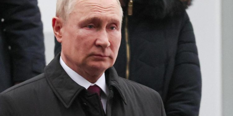 Putin e il capodanno, niente hockey e salta discorso al parlamento