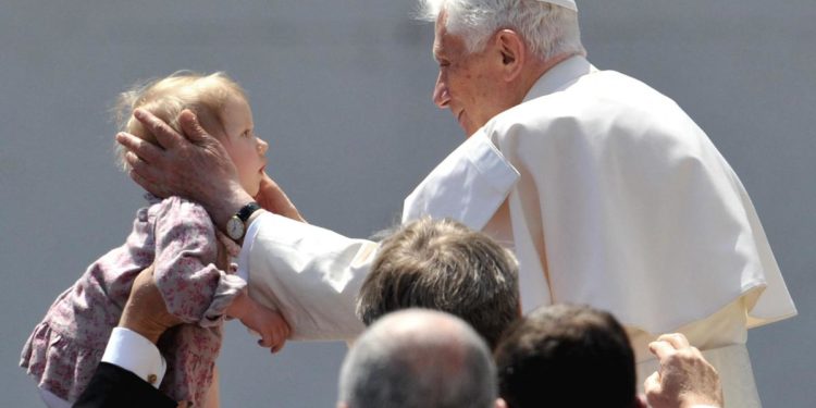 Benedetto XVI, il primo Papa che lottò contro la pedofilia