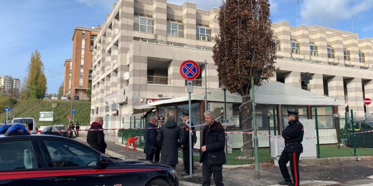 Sparatoria Roma, morta quarta donna colpita a Fidene