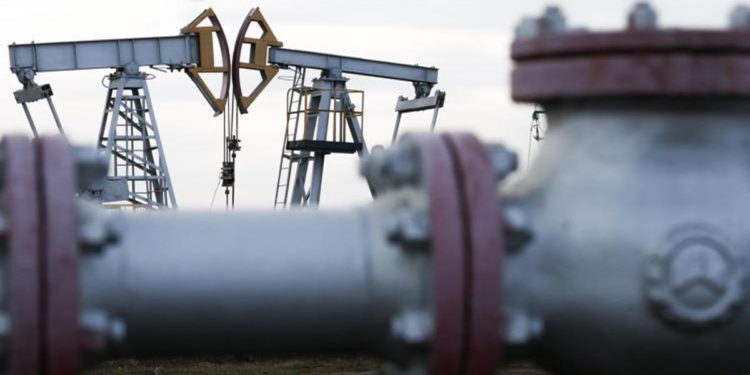 Ucraina, Russia verso taglio produzione petrolio del 5-7%
