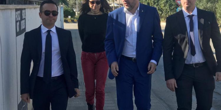 Migranti, Salvini a Lampedusa: “Soldi in manovra per l’isola”