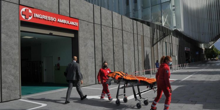 Milano, morto il medico colpito alla testa con un machete