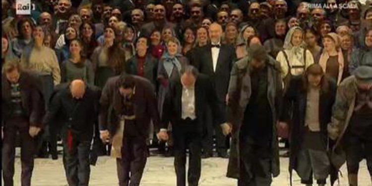 Prima alla Scala 2022, Boris Godunov trionfa con 13 minuti di applausi