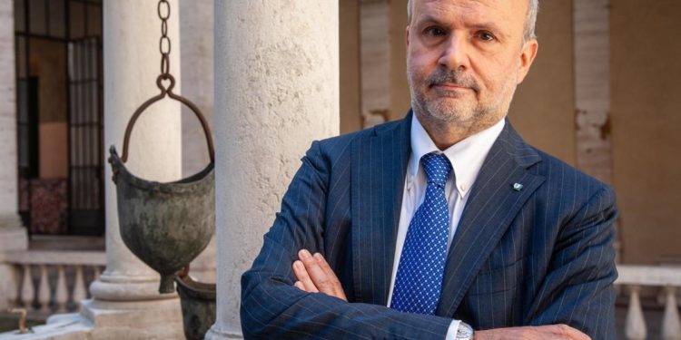 Covid oggi Italia, Schillaci: “Fase endemica, ritorno a normalità in sicurezza”