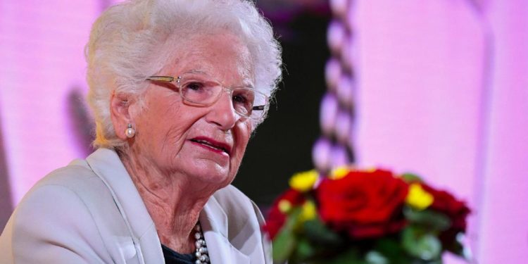 Minacce e insulti a Segre, procura Milano apre inchiesta