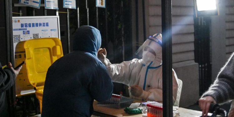 Covid oggi Cina, aumentano i contagi: scuole chiuse a Shanghai