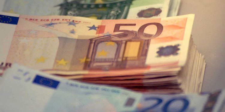 Manovra 2023, tetto contanti confermato a 5mila euro