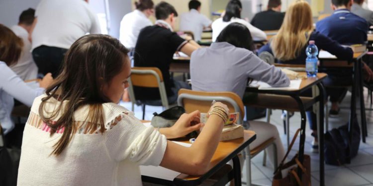 Maturità 2023, Valditara: “Si svolgerà come prima del Covid”
