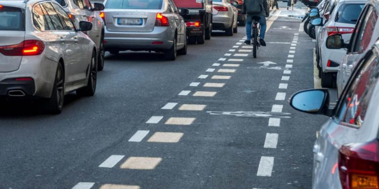 Nell’era post covid addio alle passeggiate: ritorna l’auto privata