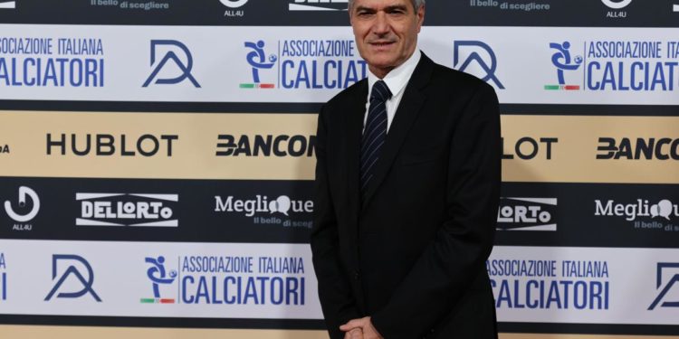 Arbitri, Trentalange si è dimesso da presidente