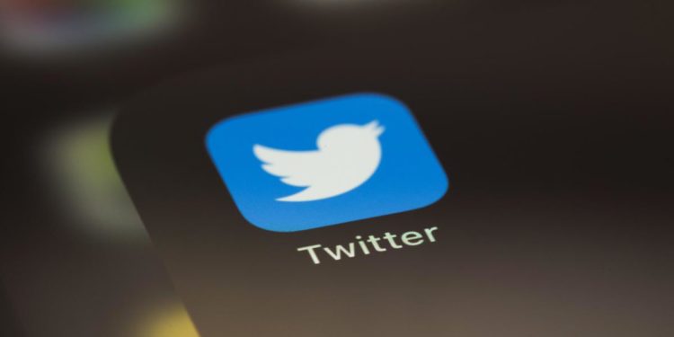 Twitter, spunte blu a pagamento da domani