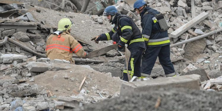 Ucraina, notte di raid russi su Zaporizhzhia: danni a infrastrutture