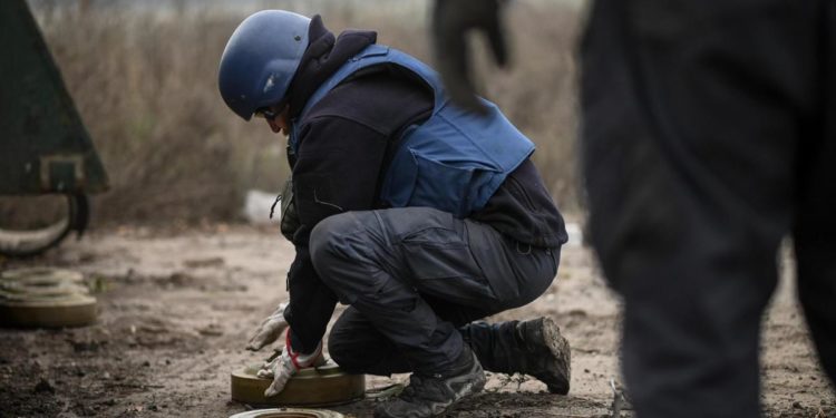 Ucraina, “Russia usa tattiche simili a Isis”