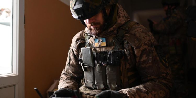 Ucraina, Zelensky: “Truppe nel Donbass mantengono posizioni”