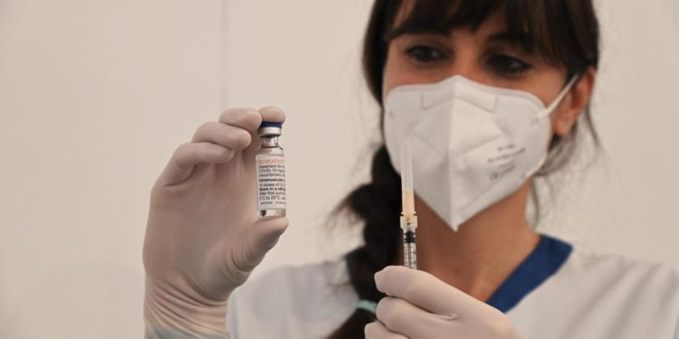 Covid, vaccino Novavax in elenco Oms per uso d’emergenza