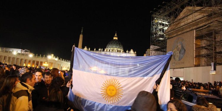 Finale Mondiali 2022, Vaticano tifa Argentina e il Papa ‘guida’ la curva
